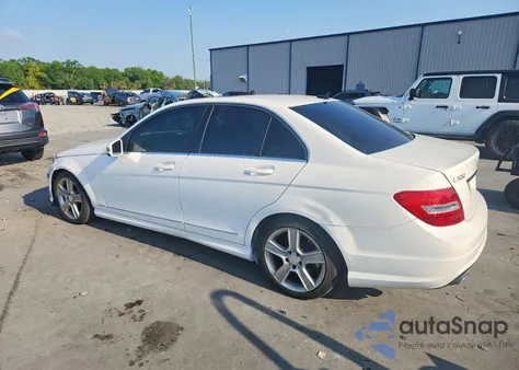 2013 Mercedes-Benz C 300 4Matic z USA, uszkodzony, nr VIN WDDGF8AB9DR246936